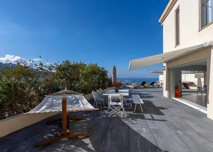 La Maison Sur La