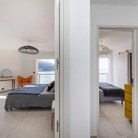 La Maison Sur La *